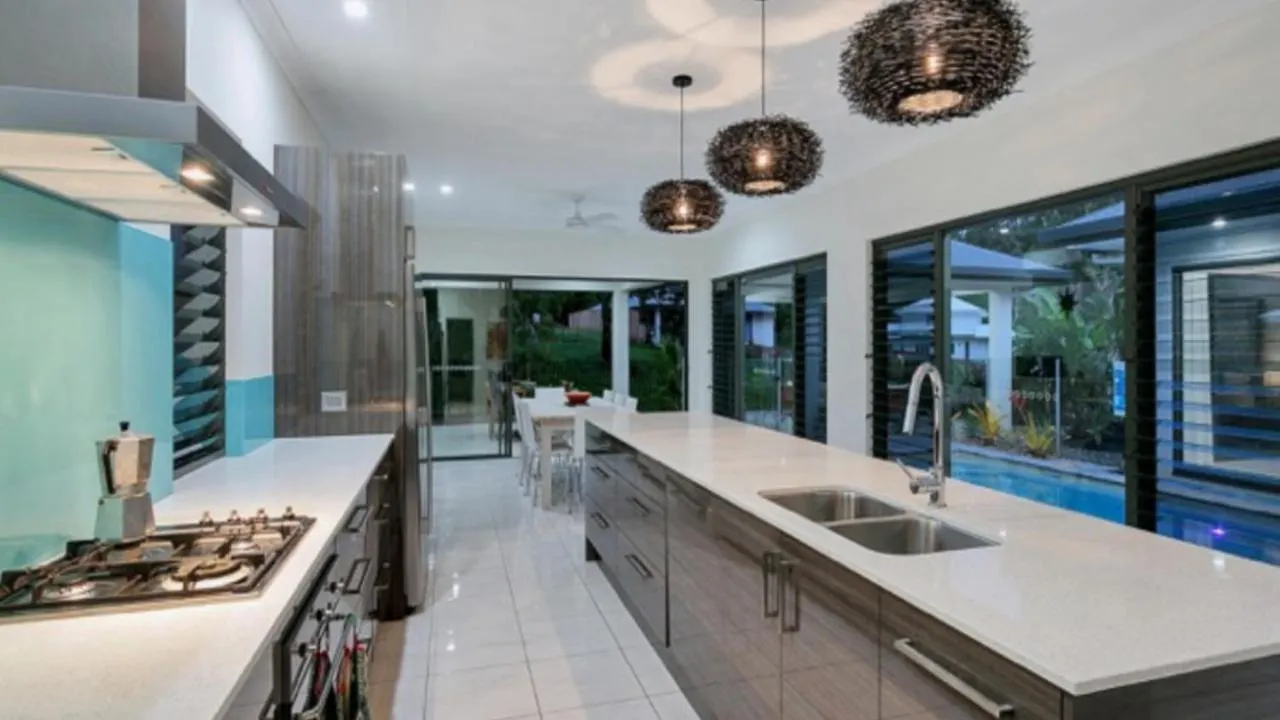 Castaways - Palm Cove Villa