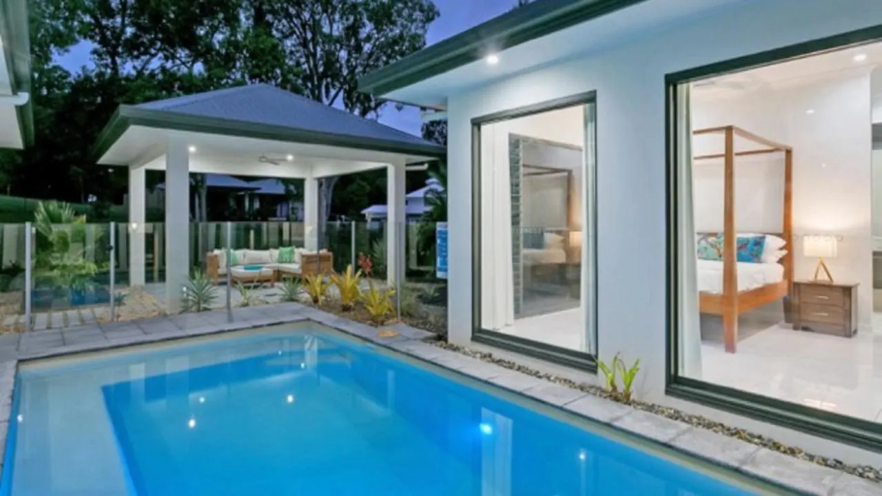 Castaways - Palm Cove Villa